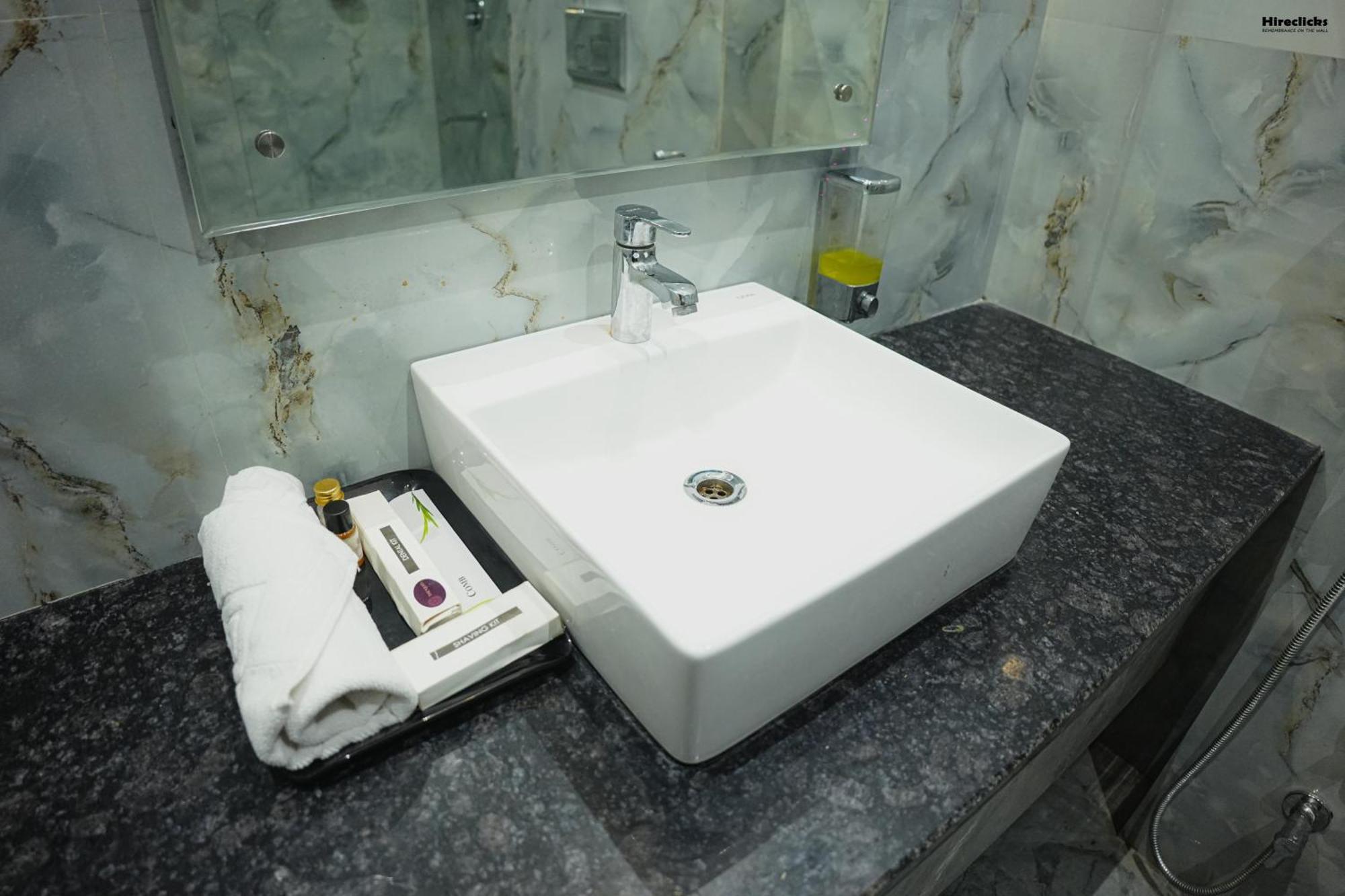 The Krati Resort And Convention Centre Bareilly Exteriör bild